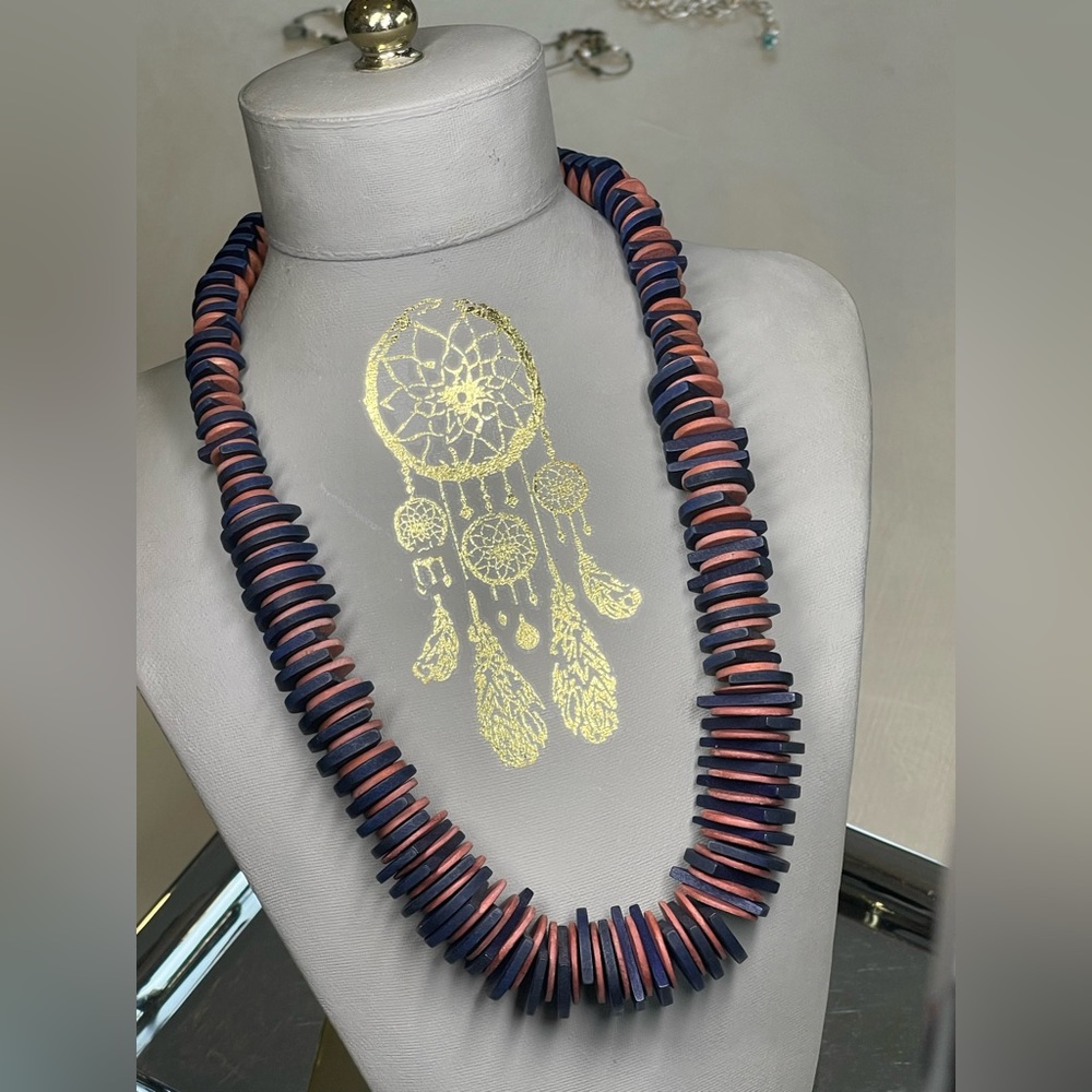 NWT Banago Hand Crafted in Thailand Wood Bead Necklace Salmon & Navy Blue